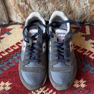 Women’s Saucony Jazz 1044-2 Sz 7.5 Navy Silver Logo New